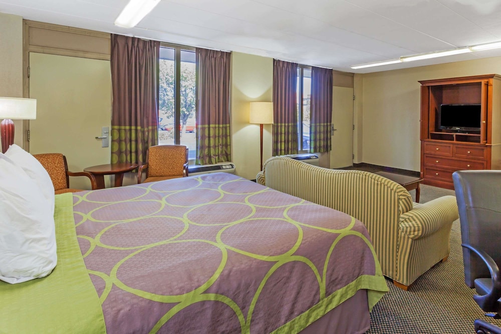 Super 8 By Wyndham Manassas 11/25