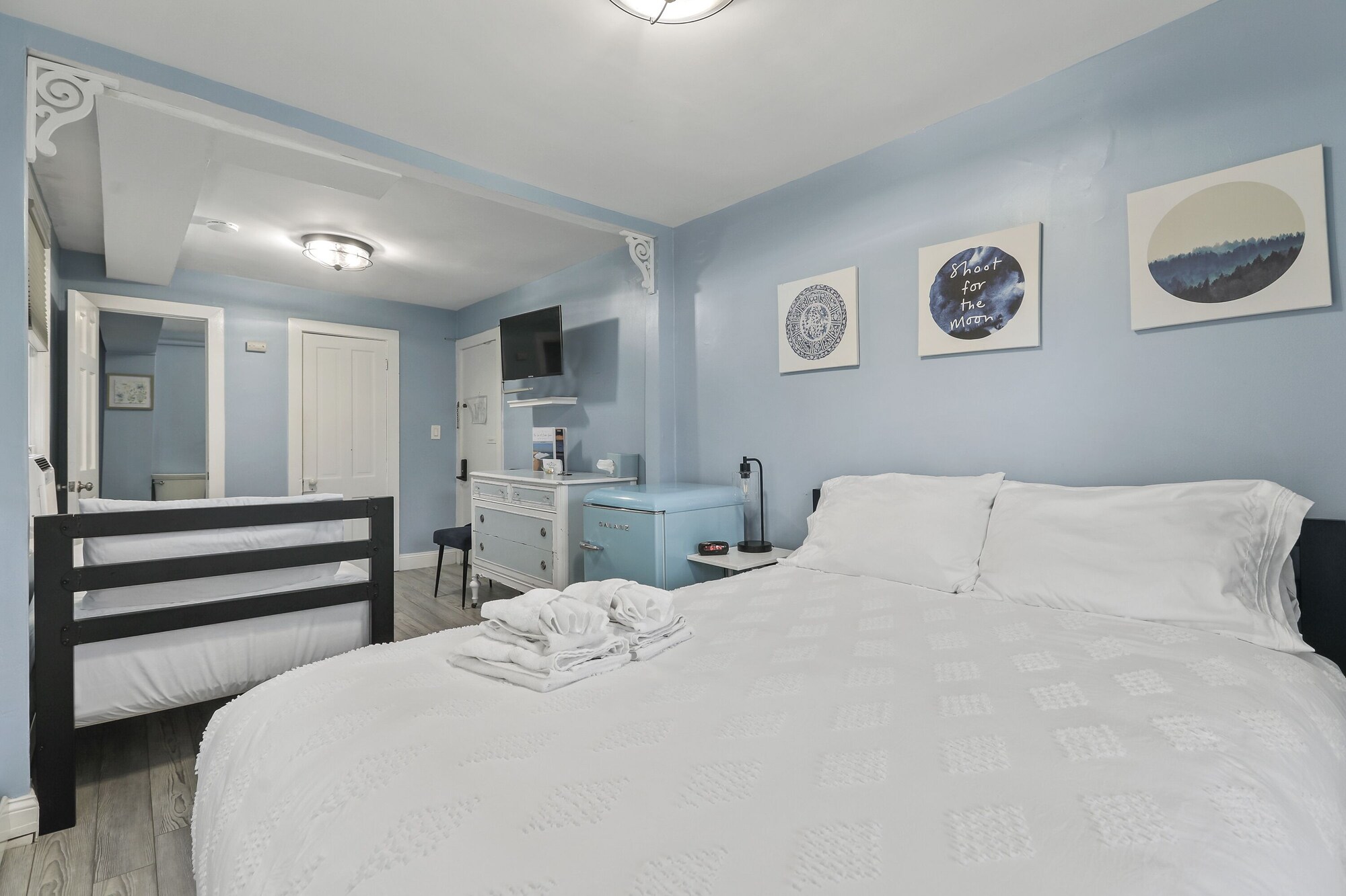 Willow, Blue, Standard, Triple, 1 Queen and 1 Single Bed