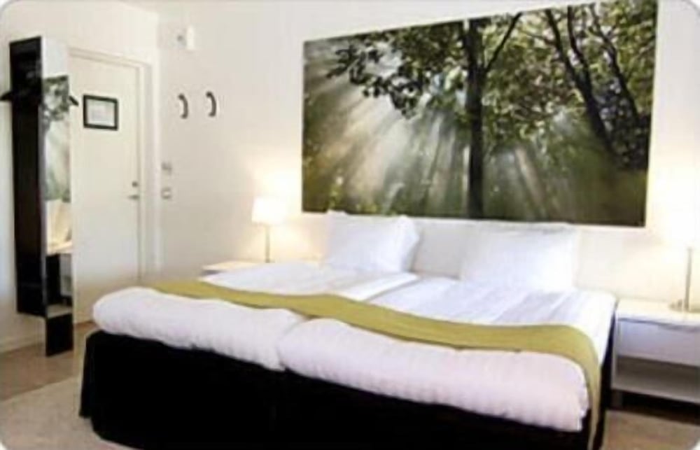 Hotell Tinget 6/24