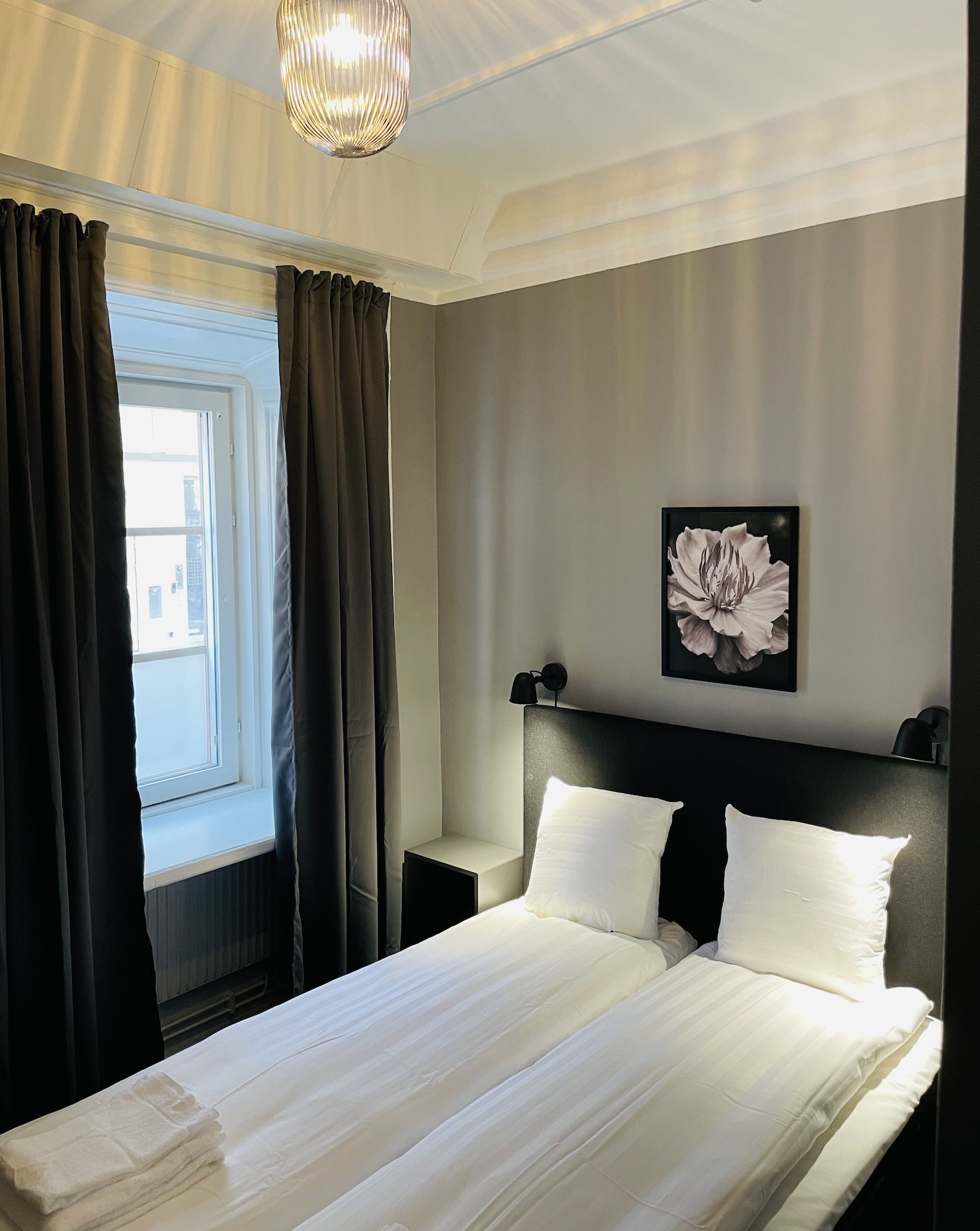ROOM, DOUBLE BED
