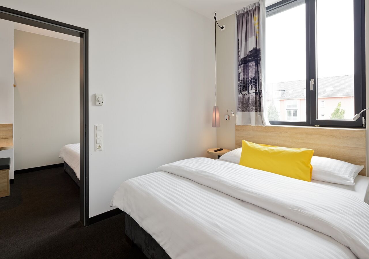 ROOM, DOUBLE BED