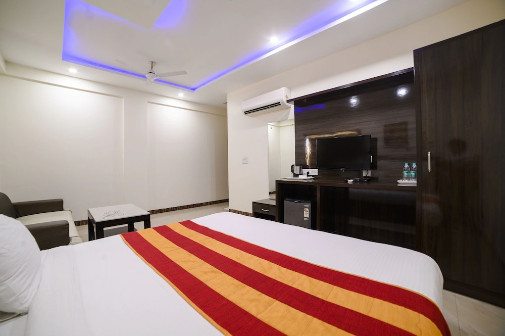 Hotel Karan Vilas 12/64