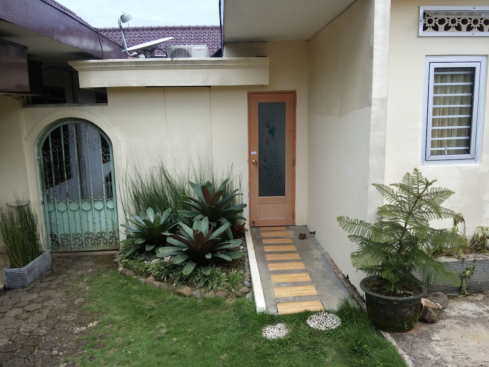 Gio Guesthouse Bogor 26/33