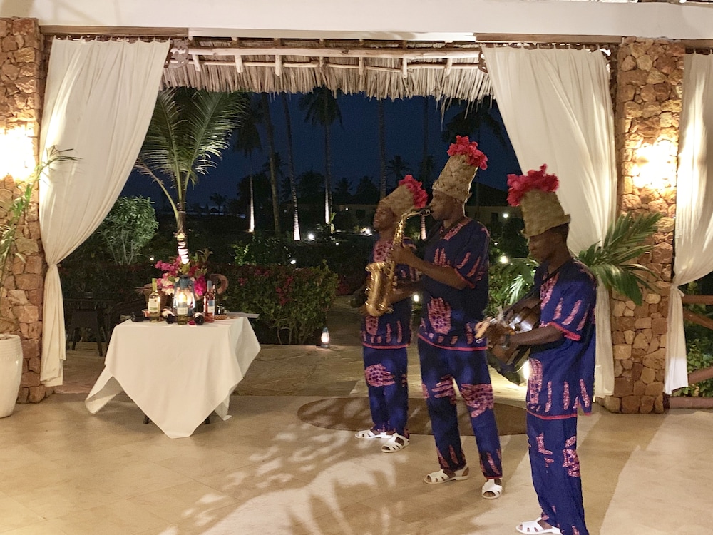 The Sands Beach Resort, Zanzibar 11/72