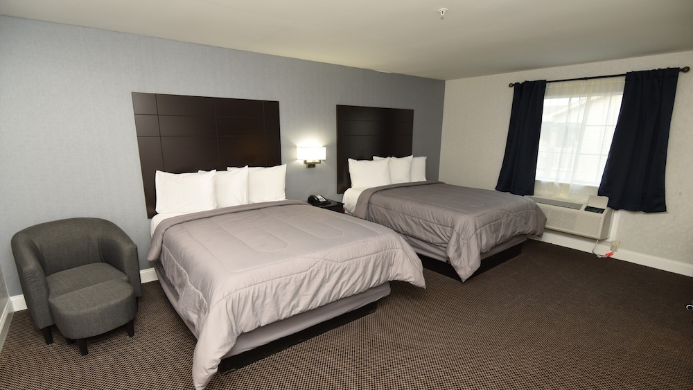 Deluxe, 3 Queen Beds