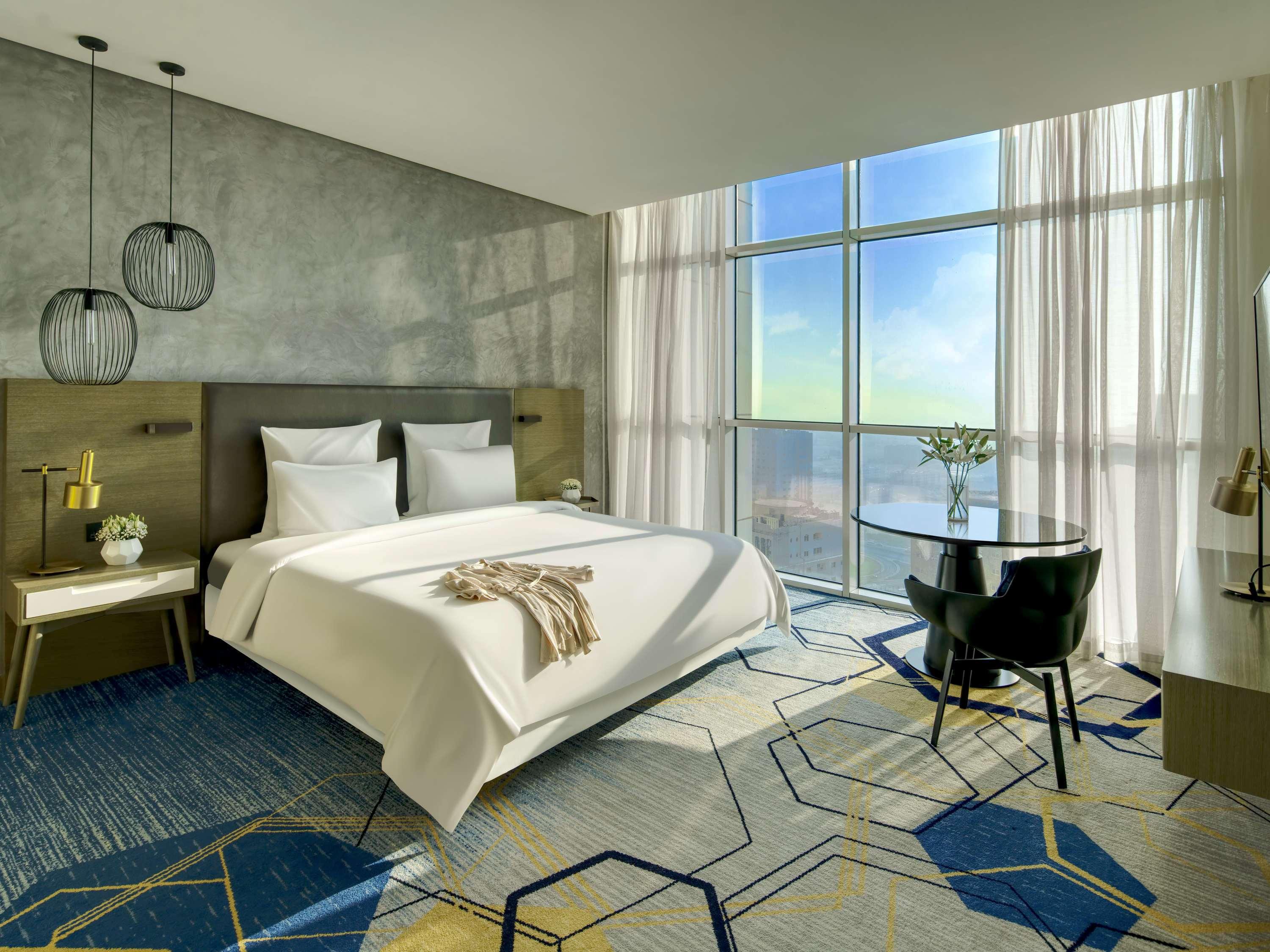 DELUXE, SUITE, KING BED, LAGOON VIEW, LIVING AREA
