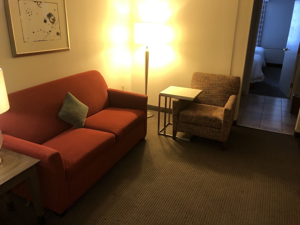Hampton Inn and Suites Milwaukee Downtown 24/41