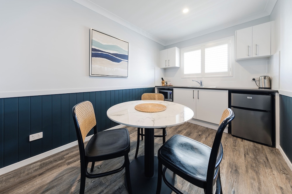 KINGSFORD SMITH MOTEL 34/44
