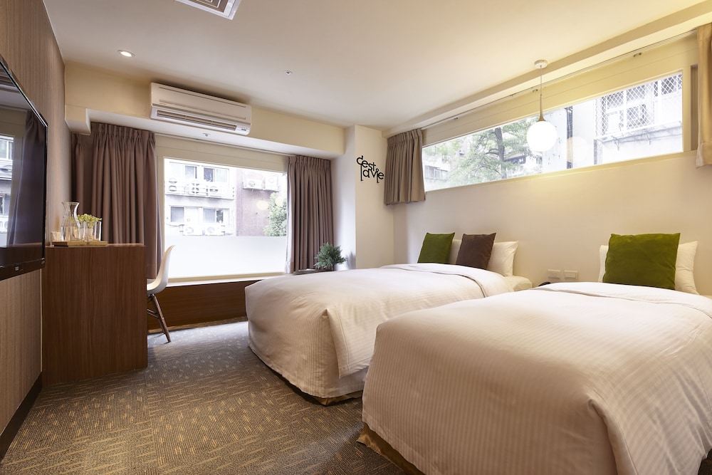 VIA HOTEL LOFT 10/28