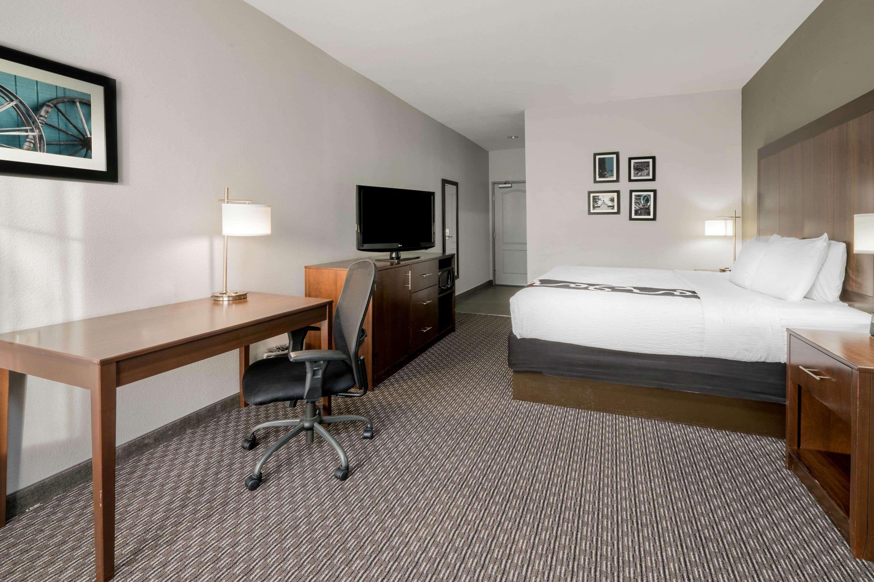 غرفة ديلوكس بسرير مزدوج، La Quinta Inn & Suites by Wyndham Fort Worth Arlington West 4/4