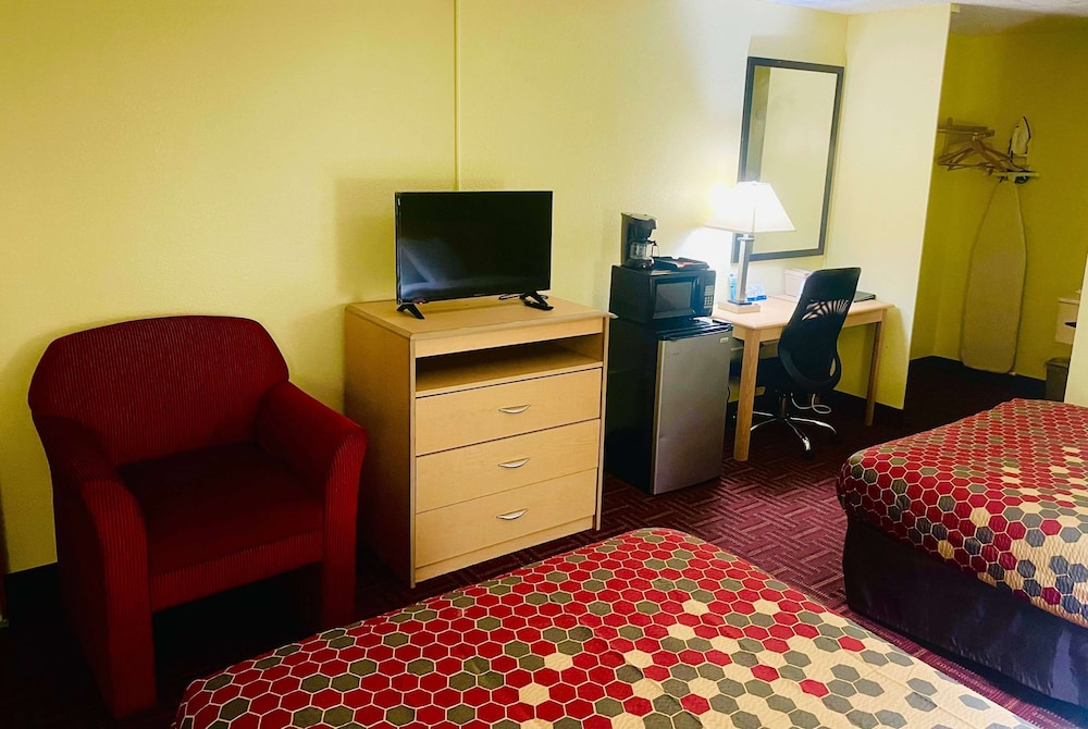 Super 8 by Wyndham Gloucester 27/34