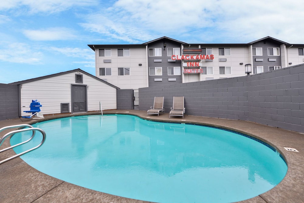 Clackamas Inn Suites 1/42