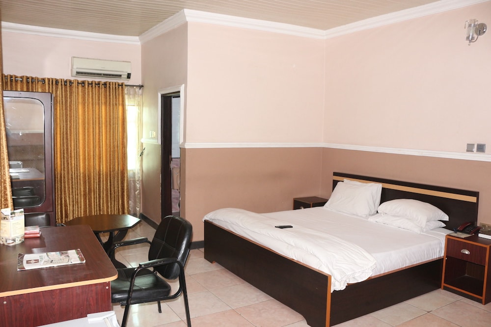 Entry Point Hotel 16/49
