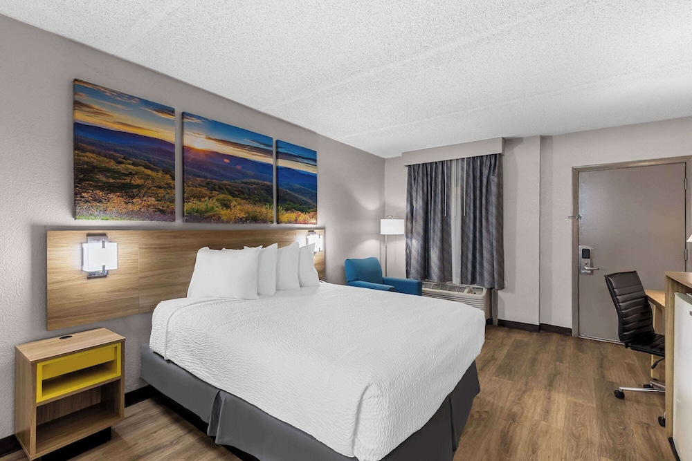 Room, Queen Bed, Days Inn by Wyndham Clayton 3/5