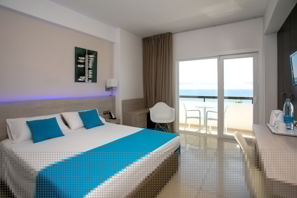 Les Palmiers Beach Hotel 24/69