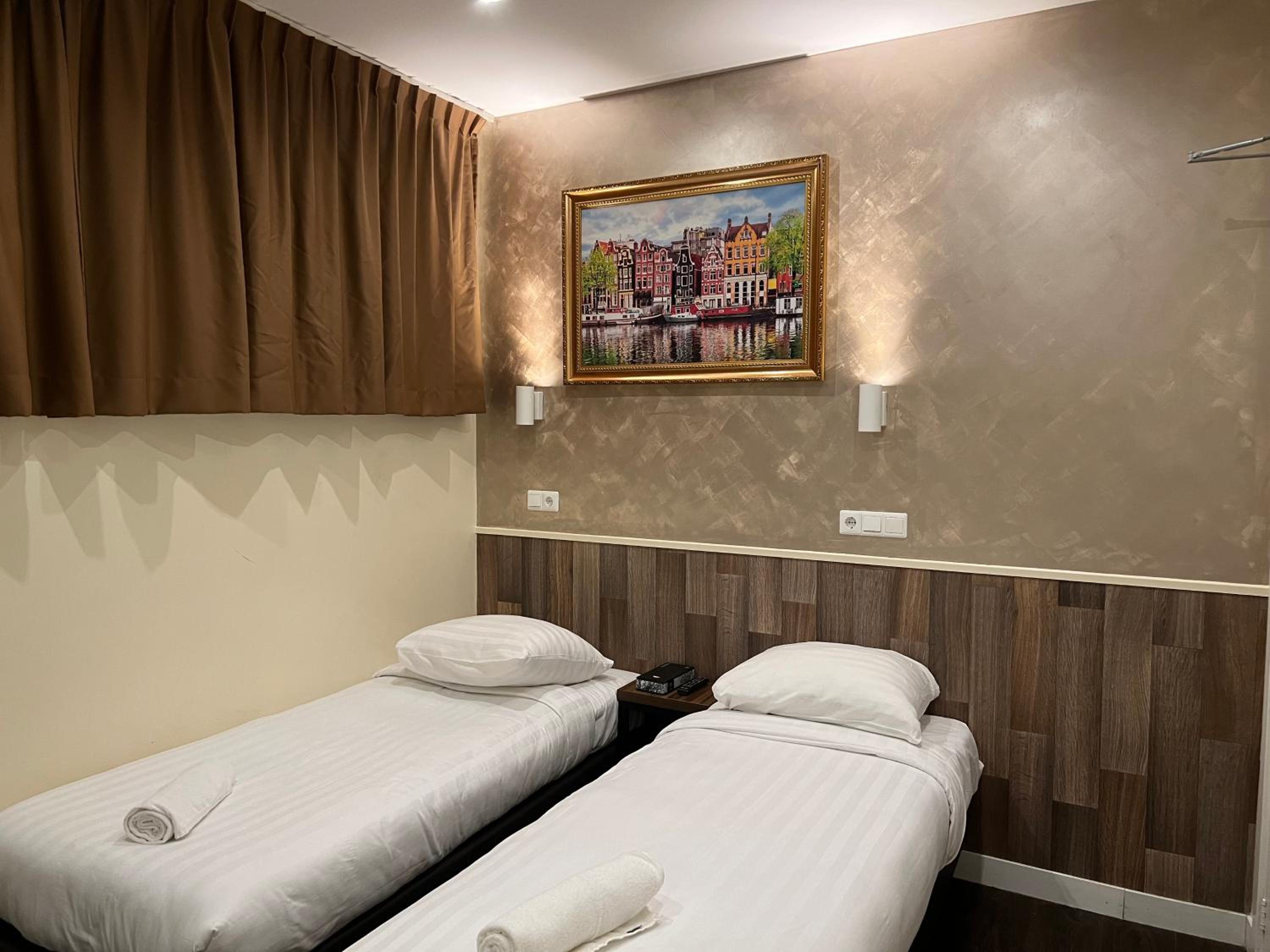 Budget Dam Hotel 11/28
