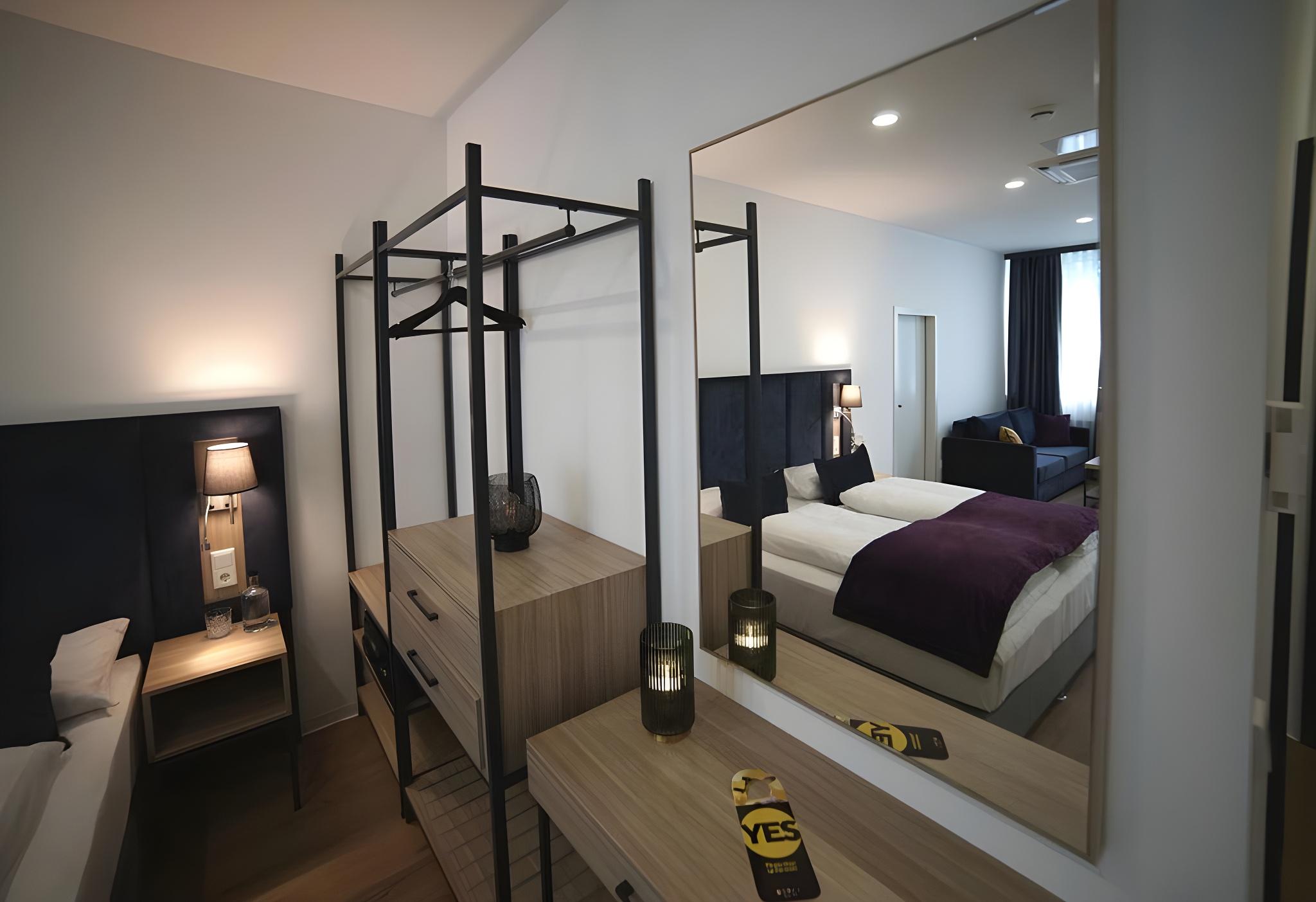 Comfort, King Bed, Sofa