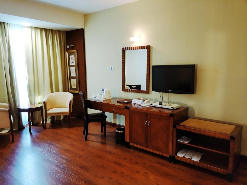 CELYN HOTEL CITY MALL 34/37