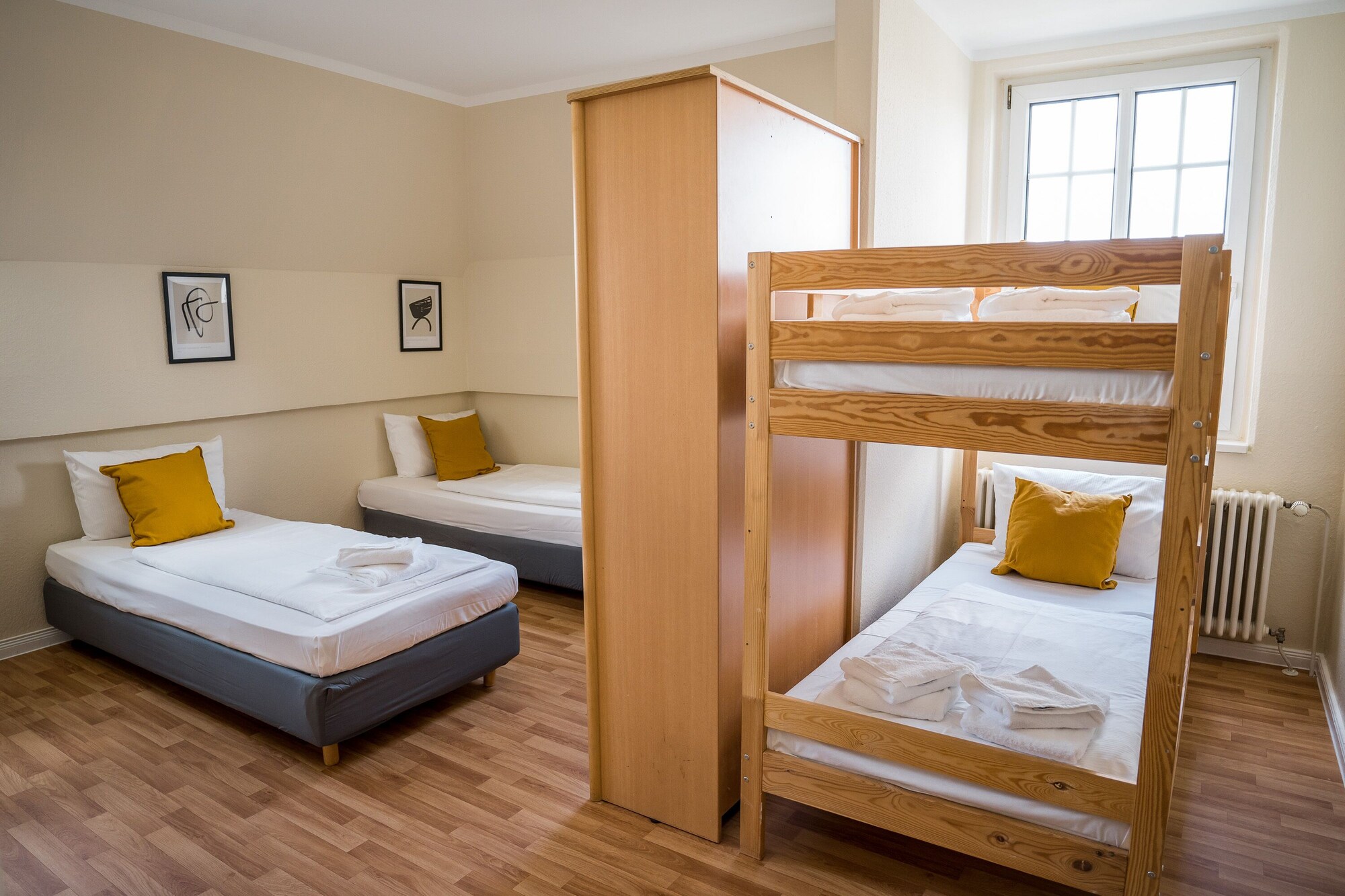 FAMILY, QUADRUPLE, TWIN BEDS, 2 BUNK BEDS
