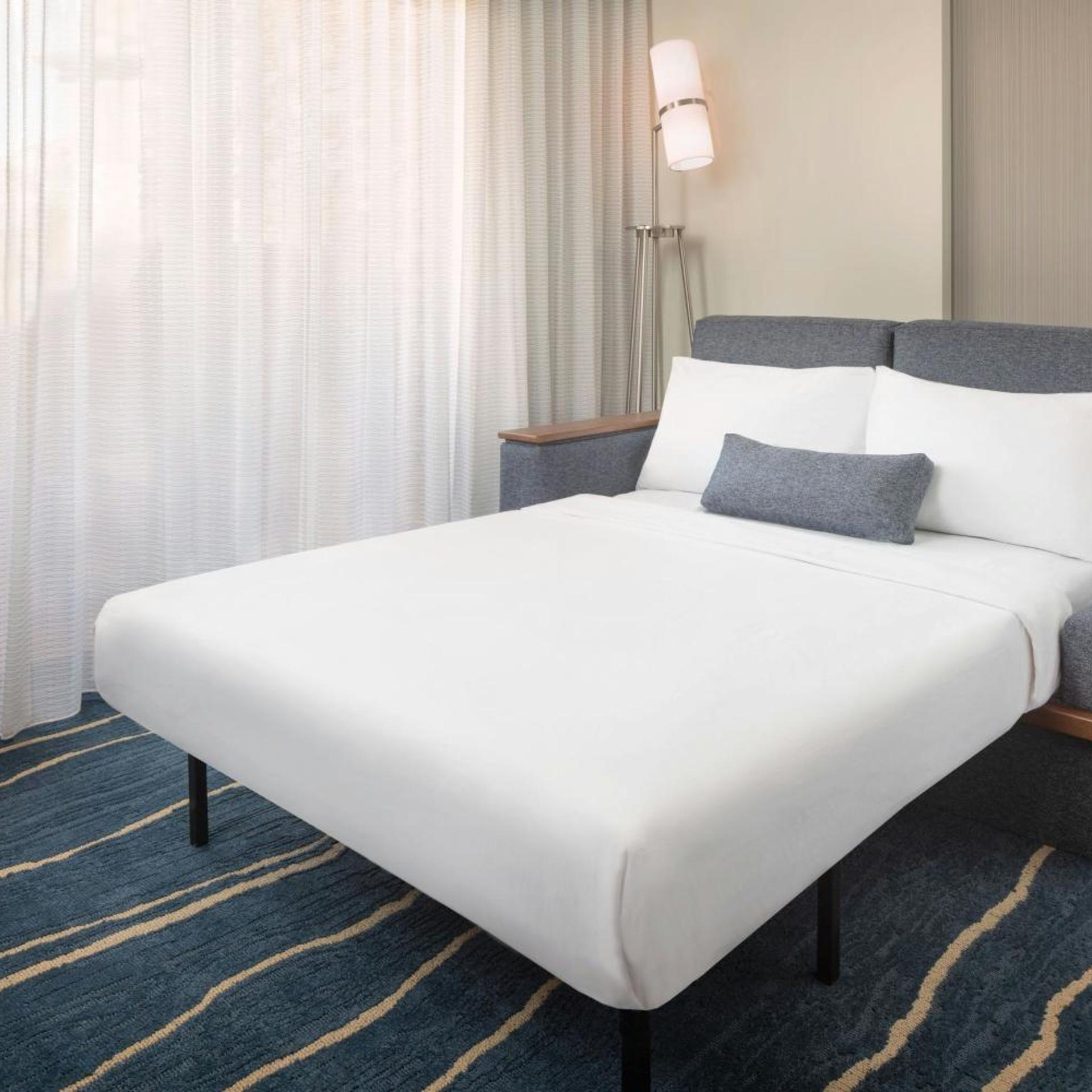 Room, King Bed, Mountain View, Balcony