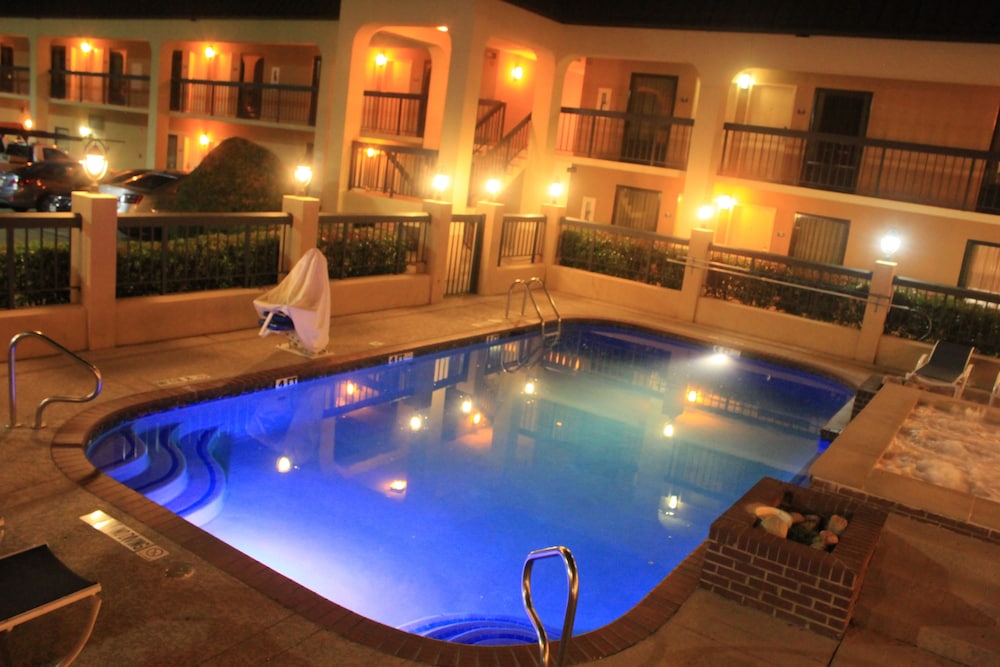 Days Inn By Wyndham Longview South 4/25