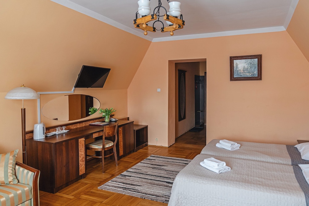 ROOM, TRIPLE