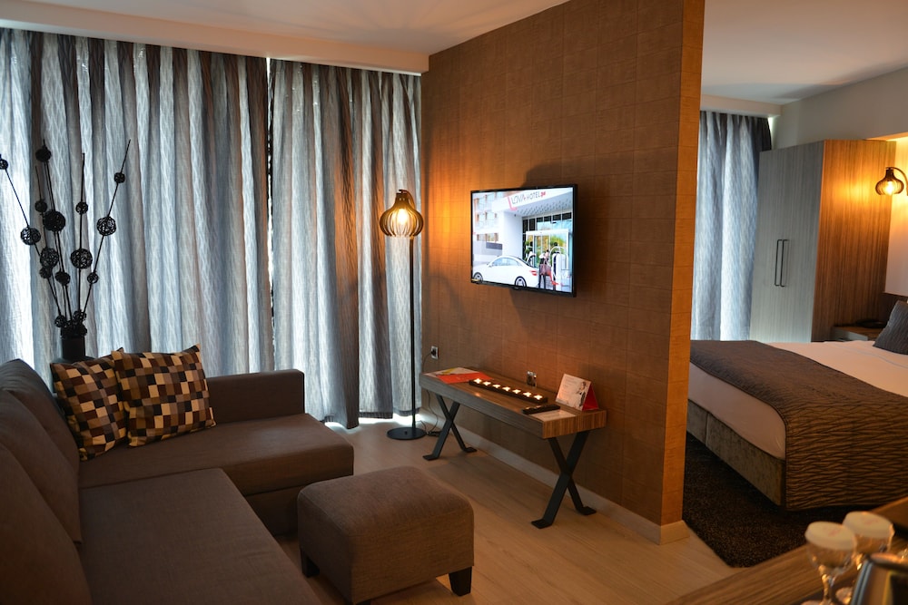 Lova Hotel Spa 28/50