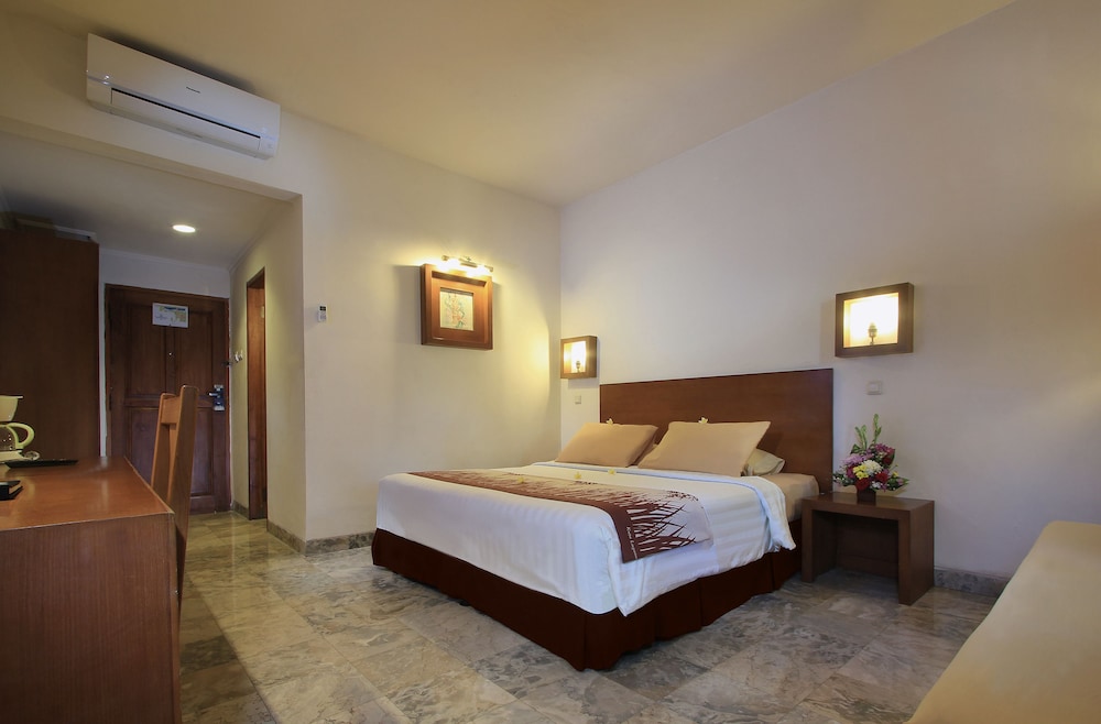 The Lagoon Bali Pool Hotel and Suites 12/50