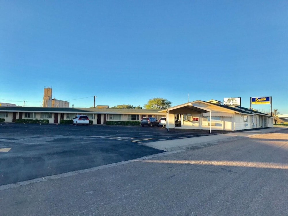 Scottish Inns & Suites 7/46