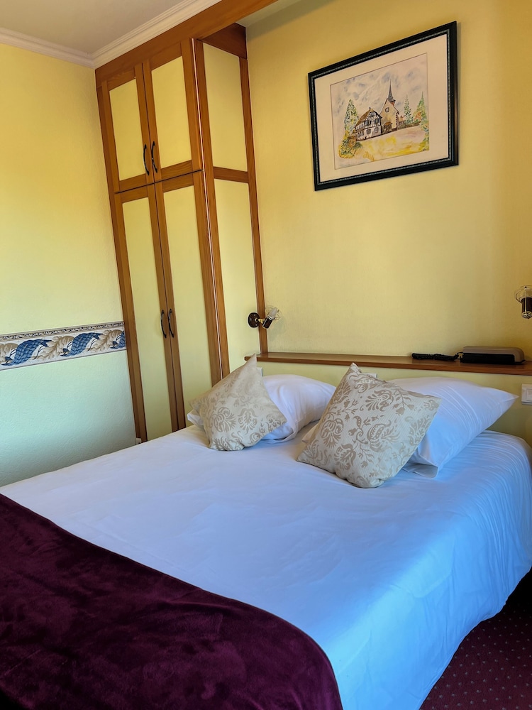 LOGIS HOTEL DES ROCHES 30/60