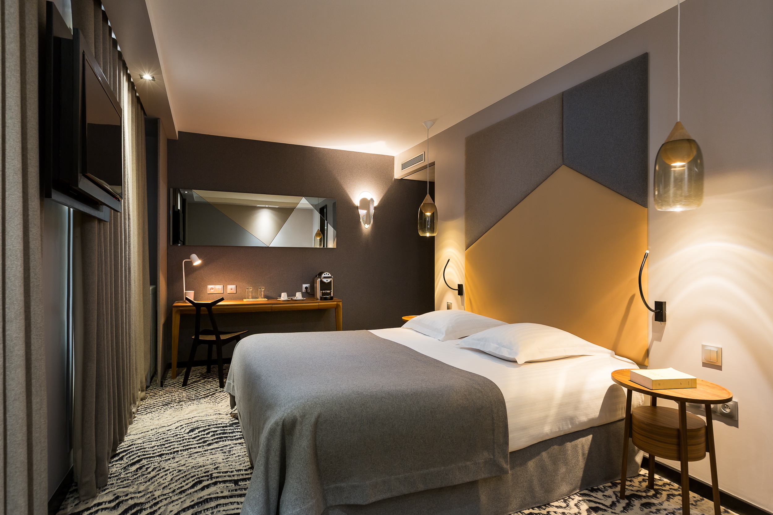 غرفة ديلوكس بسرير مزدوج بشرفة، Atala Hotel Champs Elysees 3/4