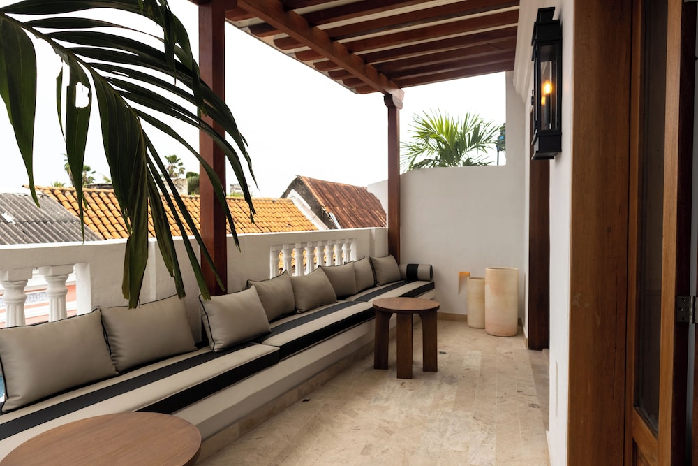 Casa Bianca by Faranda Boutique 39/58
