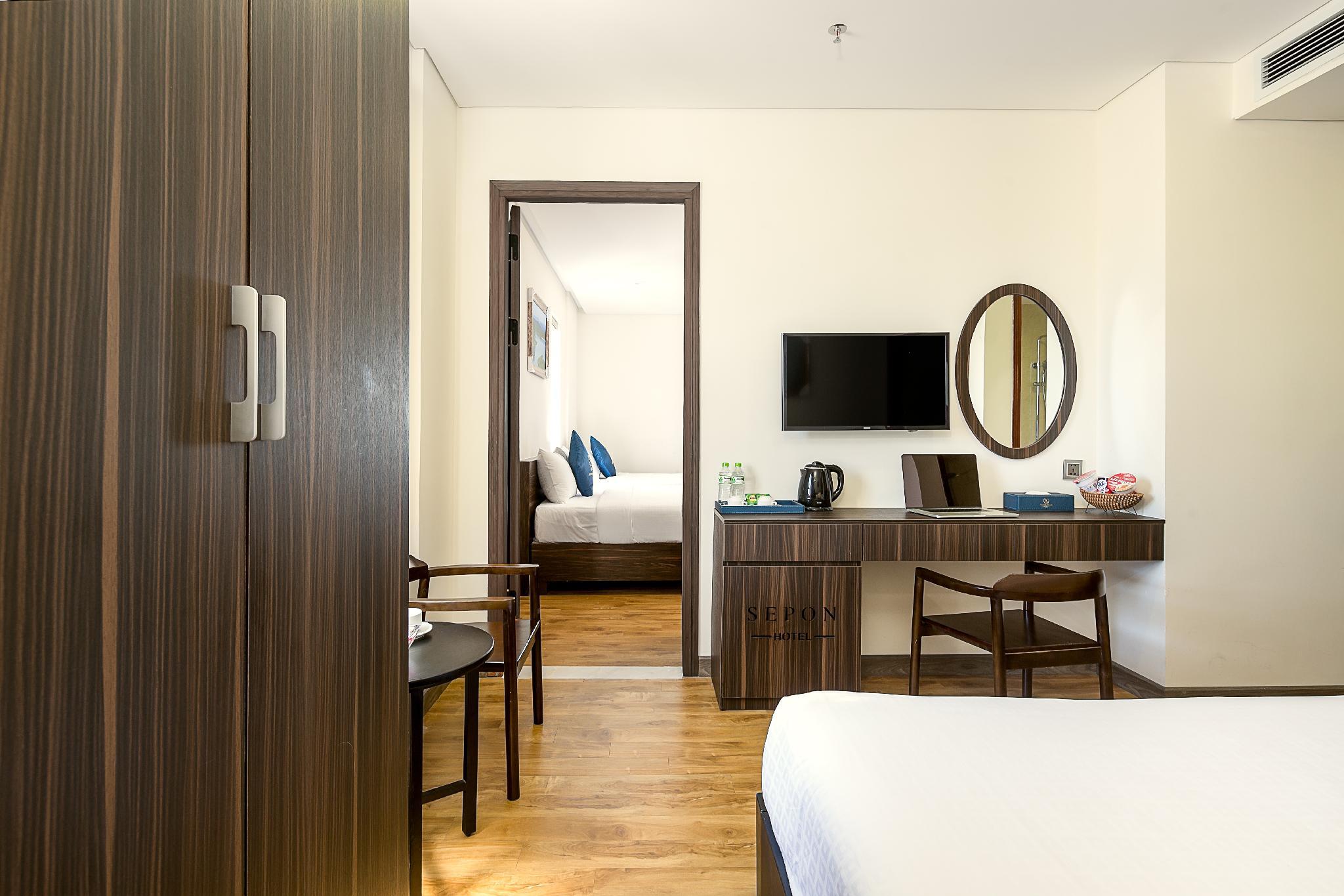 غرفة متصلة عائلية بسرير كوين وسريرين منفصلين، Sepon Blue Hotel 2/3