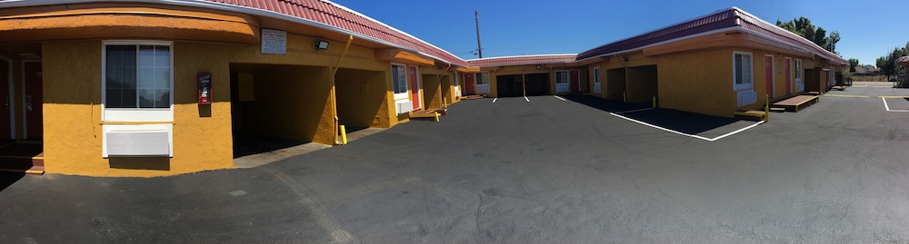 Harris Motel 51/59
