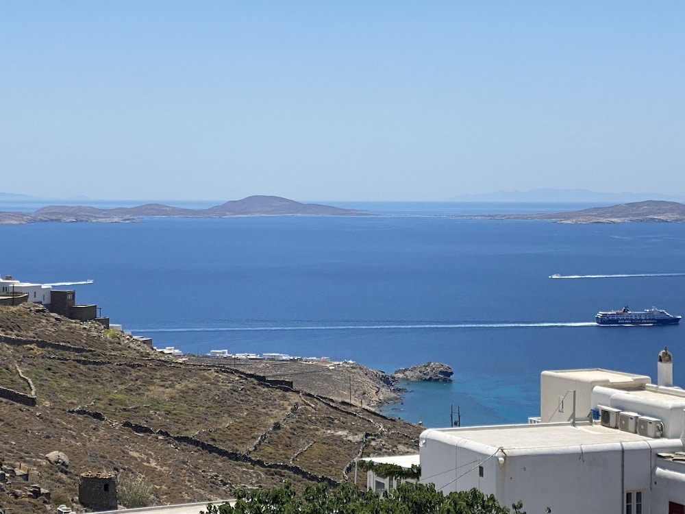 Flaskos Suites 47/50