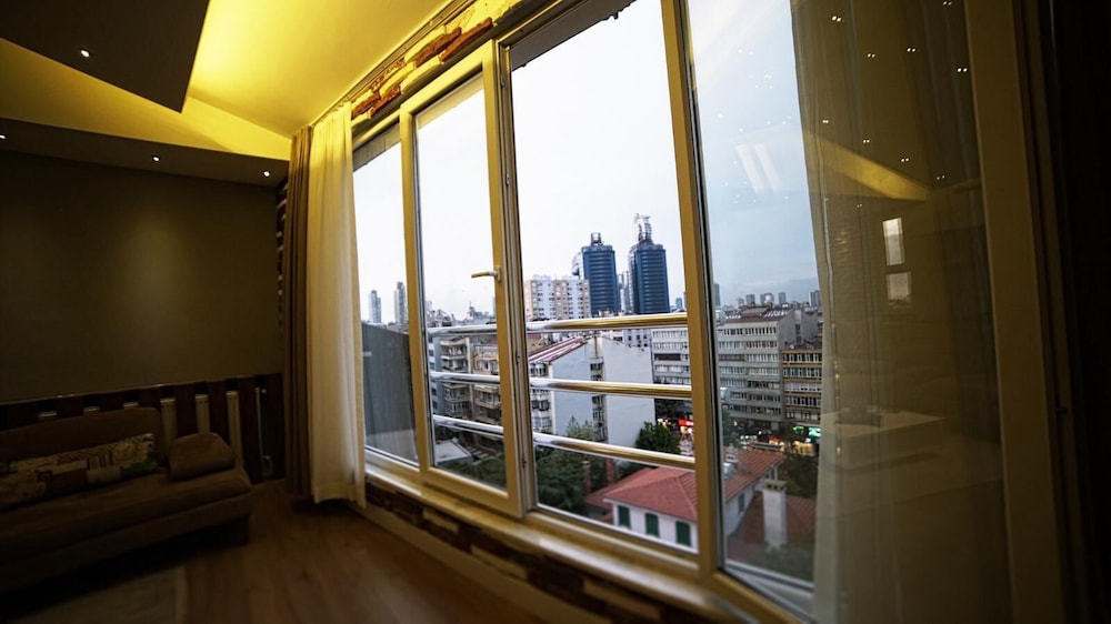 Corner Park Suites 25/50