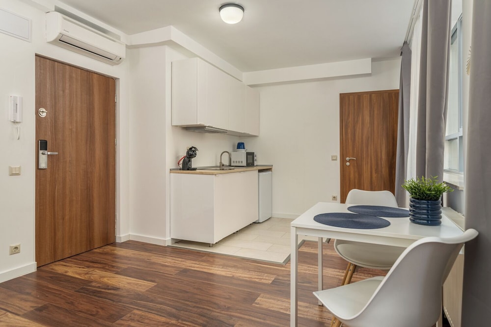 Central Passage Apartments 9/72
