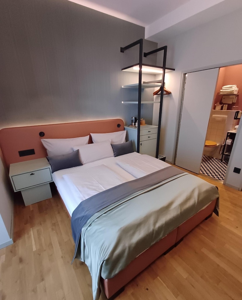 Lint Hotel Koln 11/41