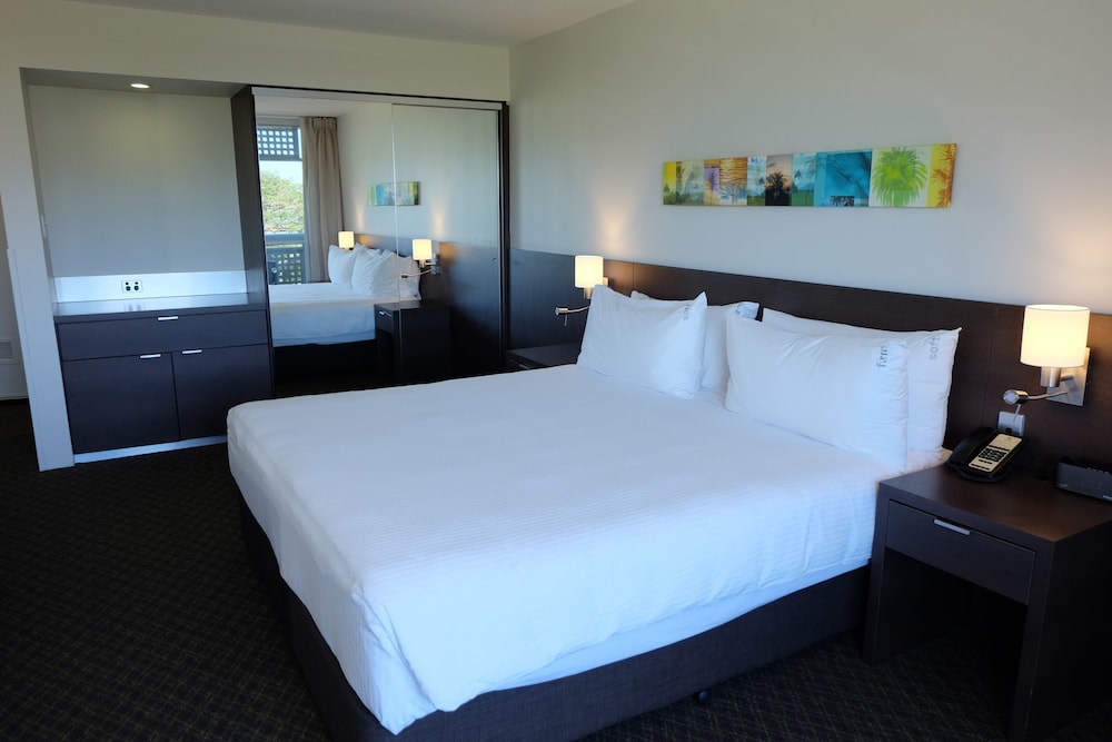 Cairns Harbourside Hotel 10/60