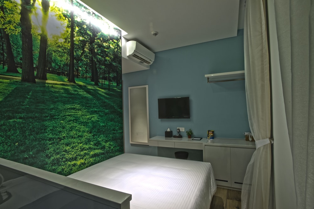 J8 Hotel 30/65