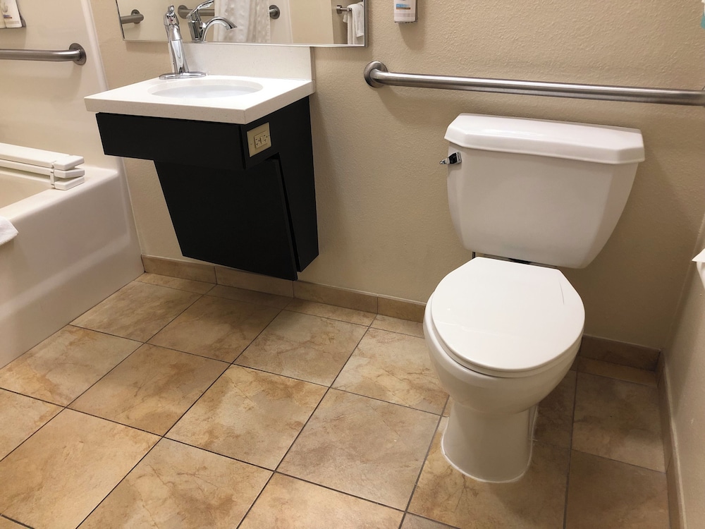 Candlewood Suites Fort Wayne by IHG 50/50