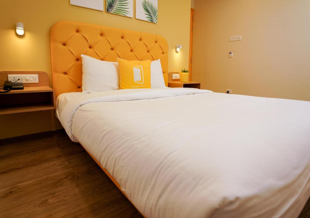 Standard, Queen Bed