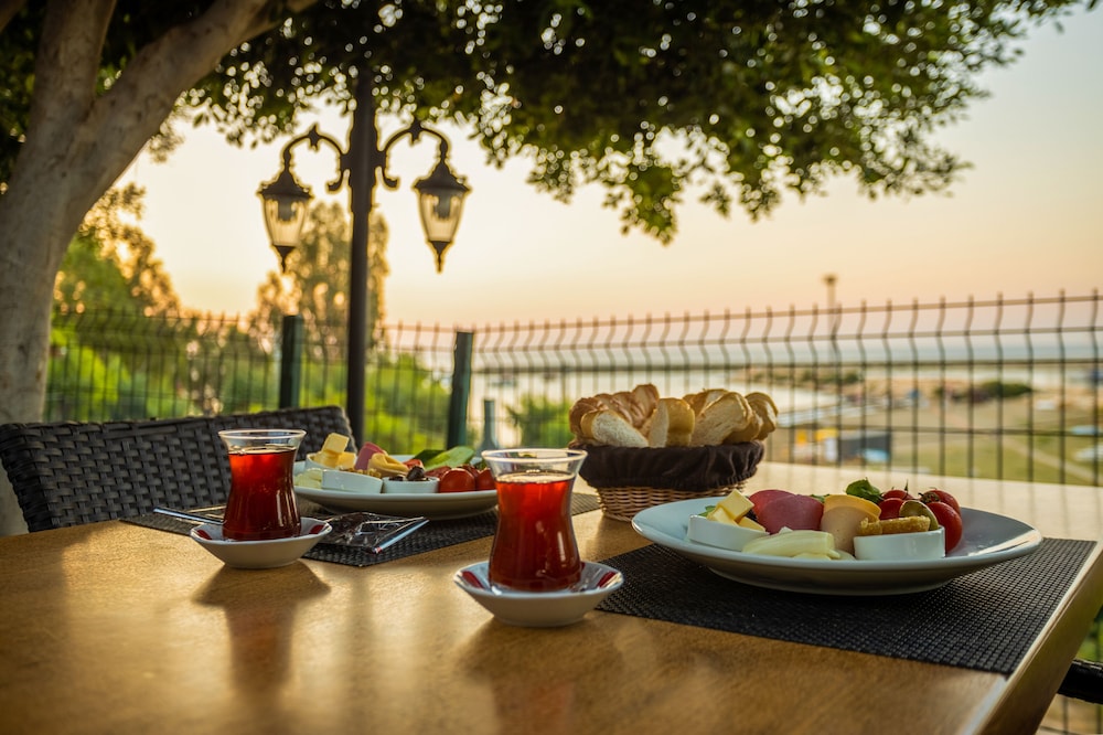 Olbios Marina Resort 24/50