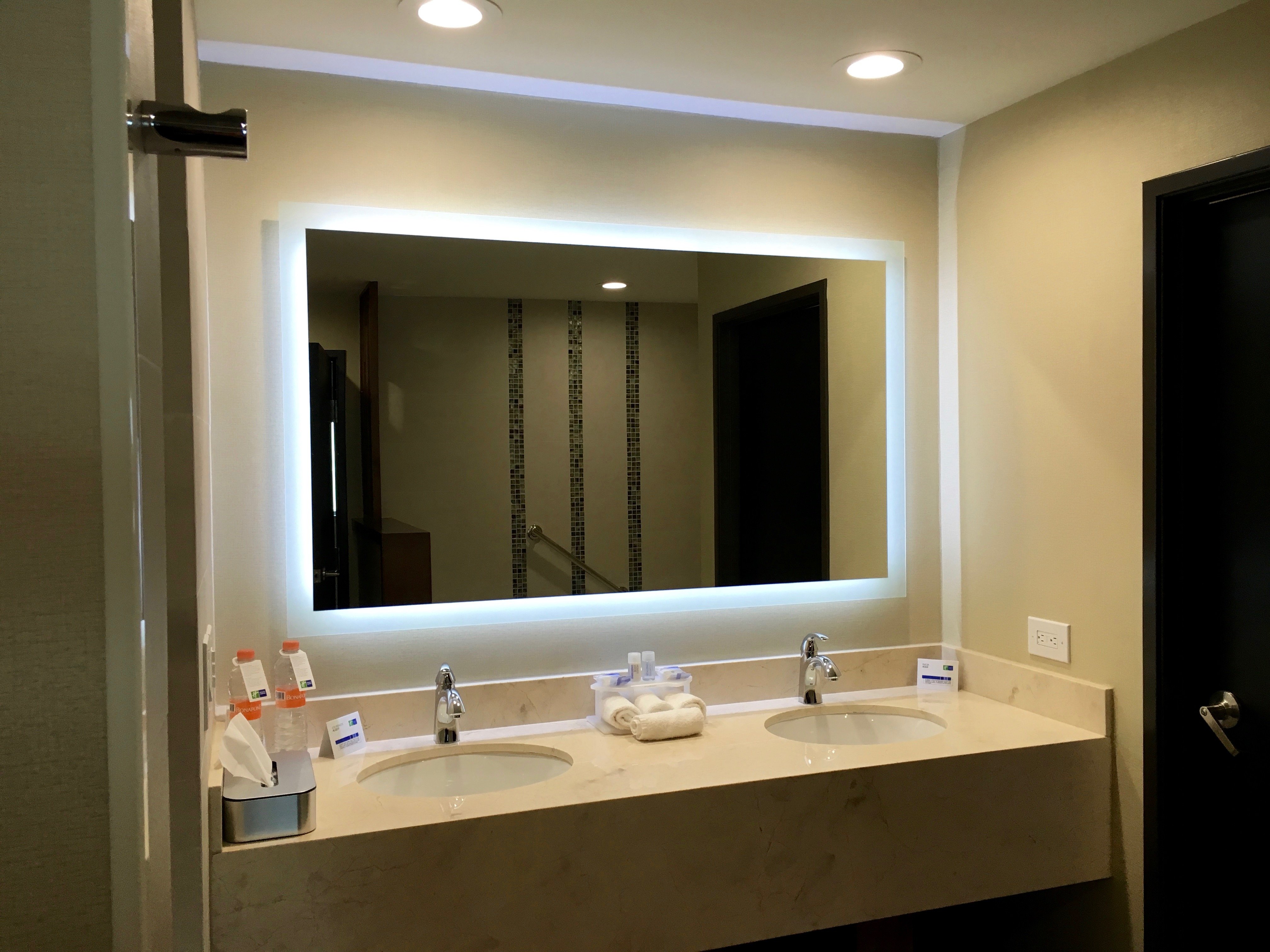 Holiday Inn Express & Suites Mexicali 66/66