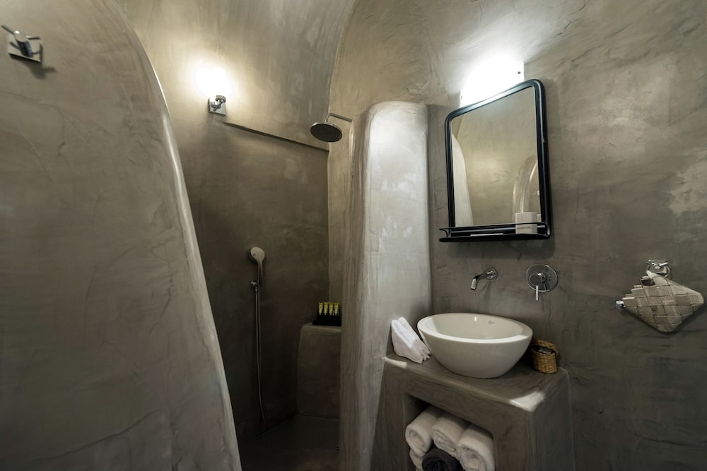 MODERNITY SUITES 64/65