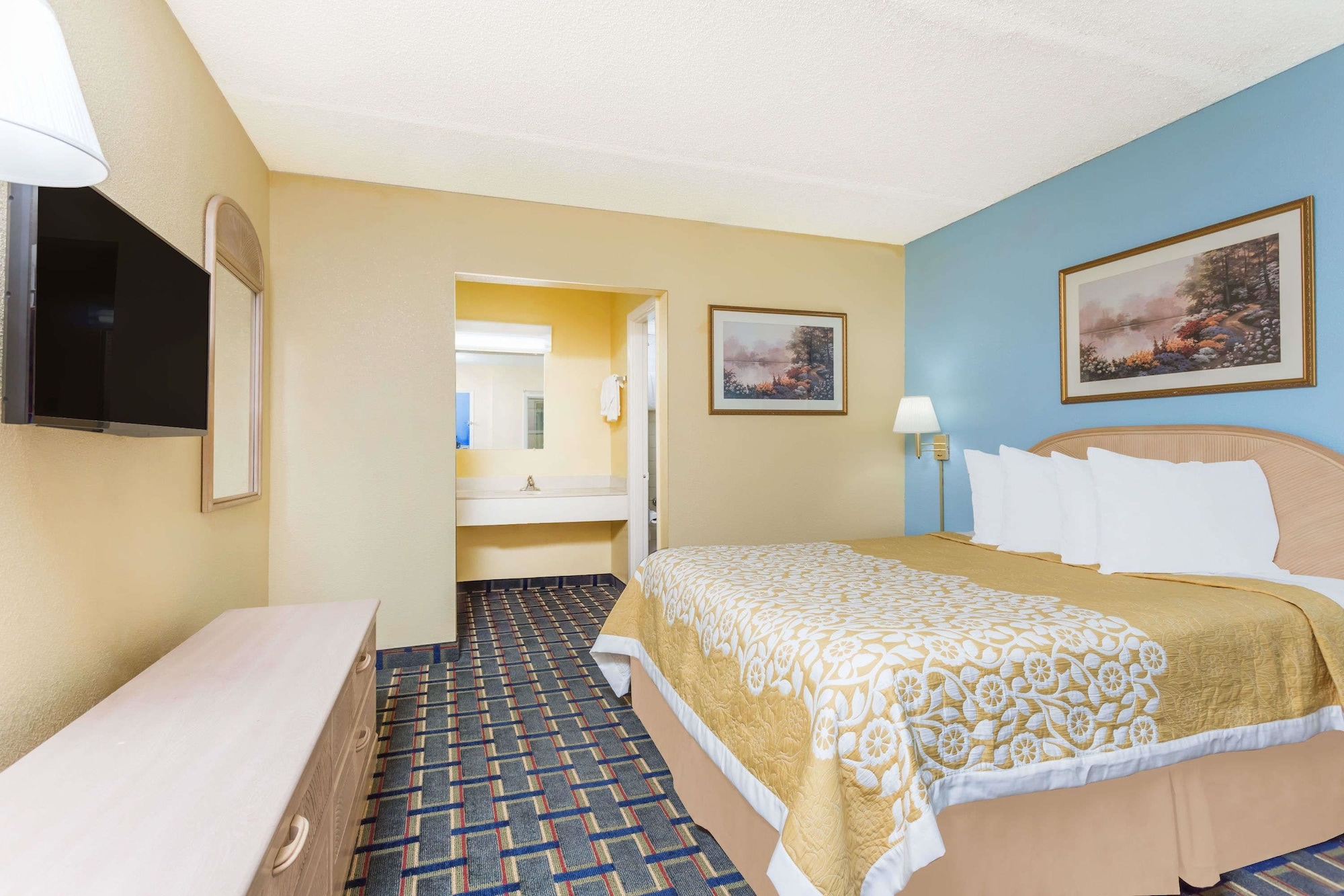 Room, Queen Bed, Days Inn by Wyndham Clayton 4/5