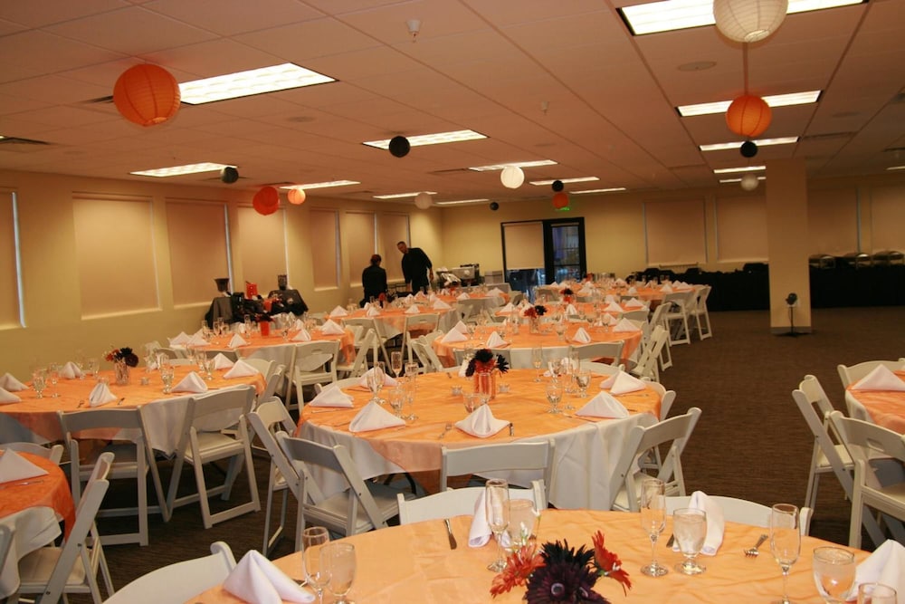 GreenTree Inn and Suites Phoenix Sky Harbor 50/65