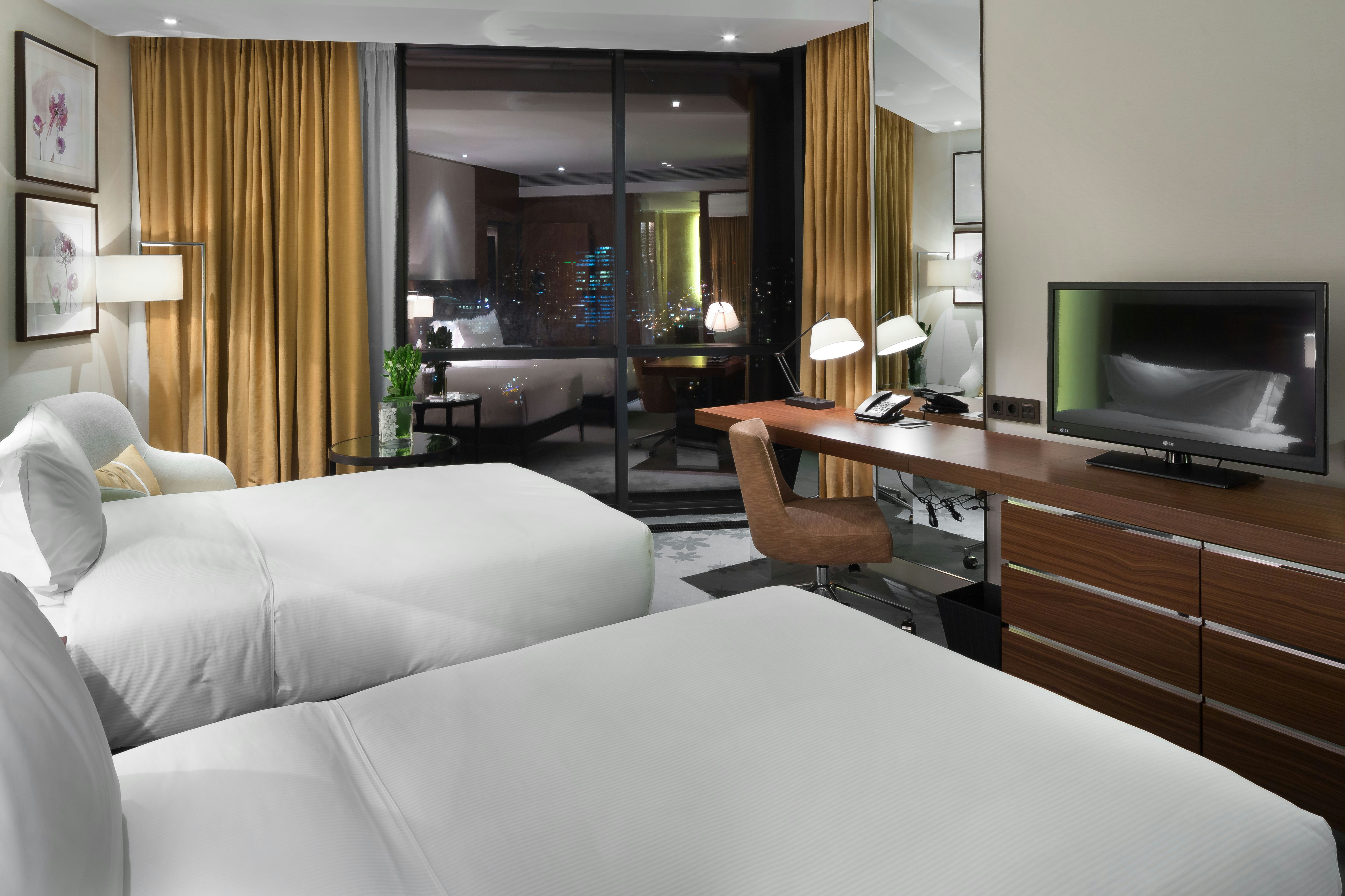 Hilton Kyiv 24/70