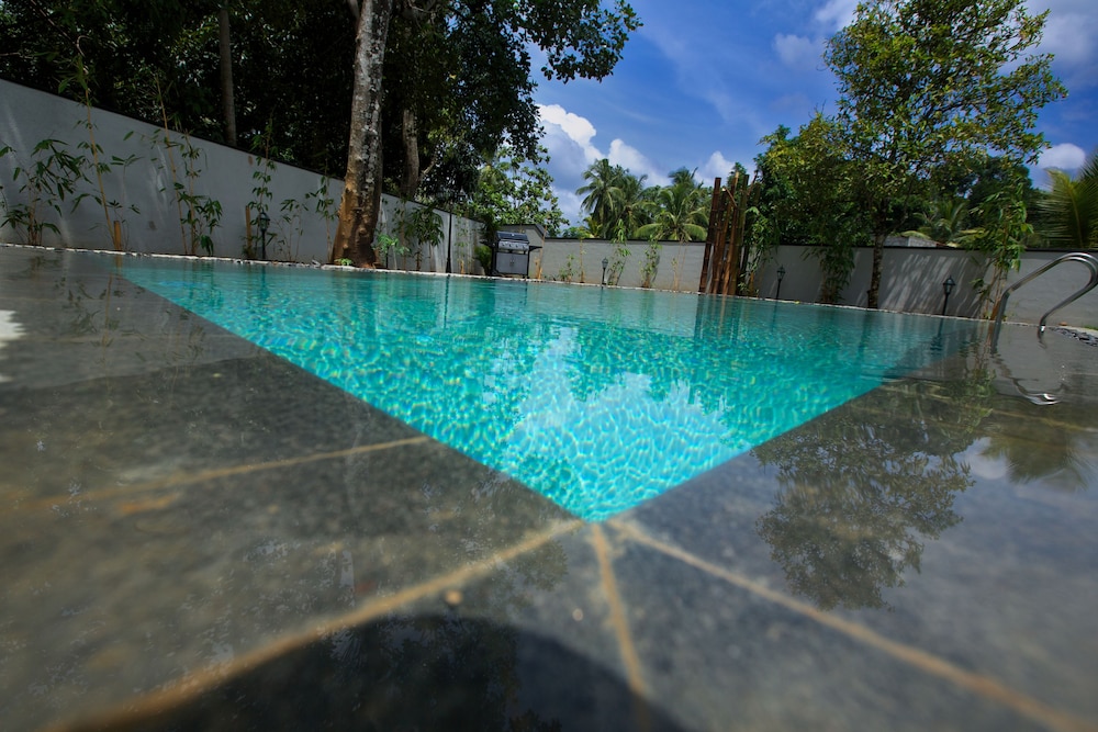 Clove Villa 62/65