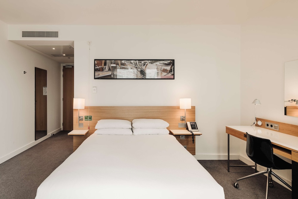 Doubletree By Hilton Amsterdam Centraal Station 11/88